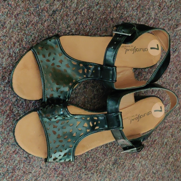 Sandals - Picture 5 of 5